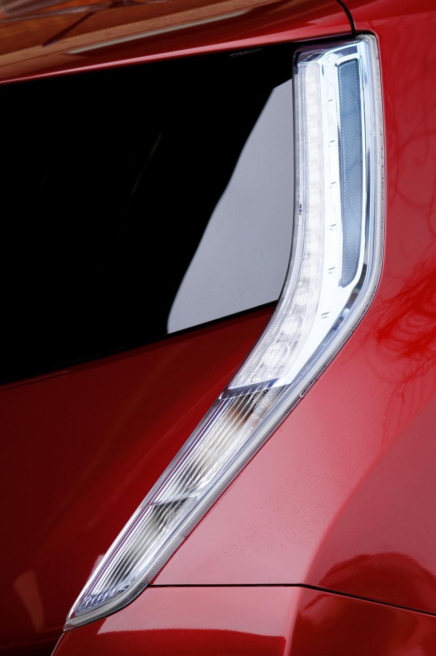  Nissan Leaf 2011 года  (UK) (фото 5 из 14)